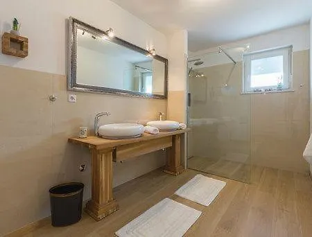 Holiday home Geraeumige Deni Mit Pool Kaldanija