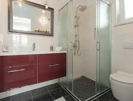 Geraeumige Deni Mit Pool Holiday home *