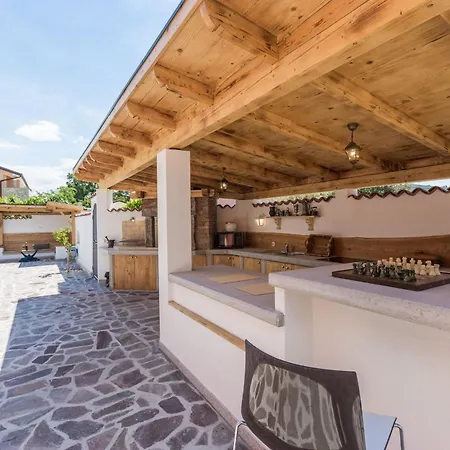 Geraeumige Deni Mit Pool Holiday home *
