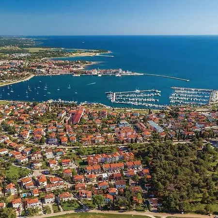 Geraeumige Deni Mit Pool Holiday home Kaldanija