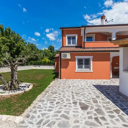 Geraeumige Deni Mit Pool Holiday home *